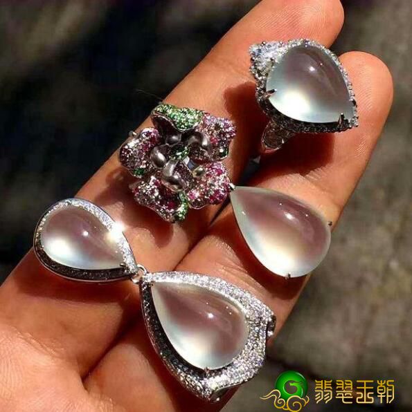 翡翠冰种翡翠是什么样子？ 