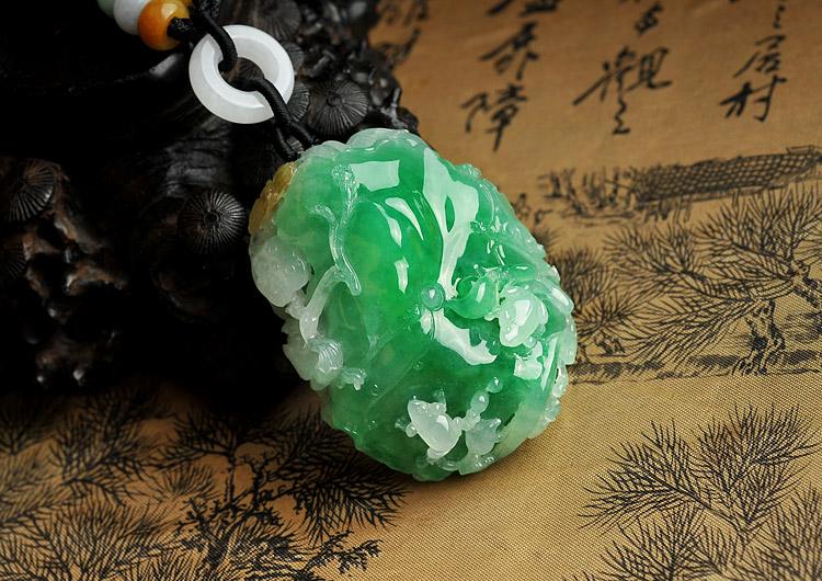 翡翠挂件a货价格都是什么水平？翡翠挂件有着什么样的价值？   第1张