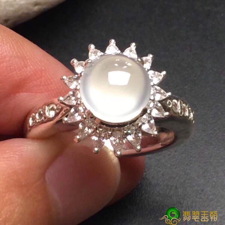 解析——为何极品白玻璃种翡翠具有价值连城的魅力?   第1张