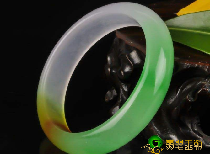 福禄寿翡翠镯子的价格多少？福禄寿镯子的价钱和特性都在这儿   第2张