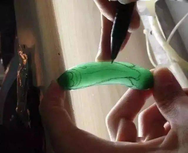 无意中淘到一块翡翠原石，设计一番后，成品让人感觉很特别！  第4张