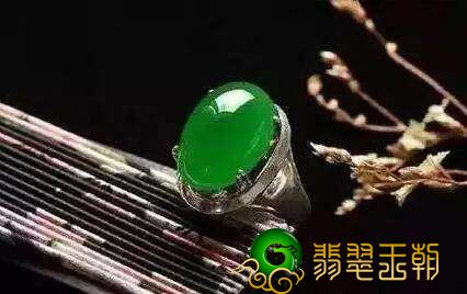 翡翠如何看色调才算是对的？   第2张