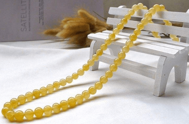 翡翠黄翡分几种黄？价值最高的黄翡颜色你猜到了吗？(图文)   第1张