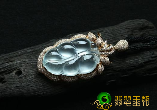 翡翠玉石雕刻树叶的寓意是什么？天然水晶雕刻成树叶有什么含义寓意？   第1张