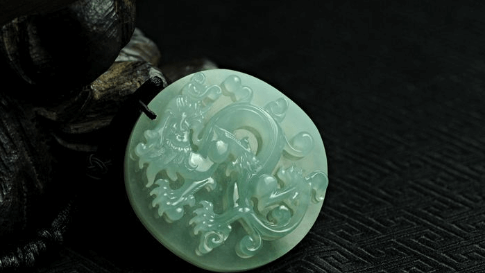 龙凤牌的寓意好吗？翡翠龙凤牌的款式有哪些？   第3张