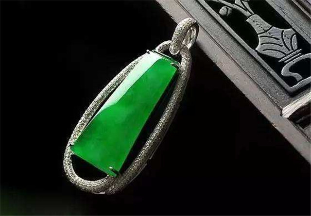 市面上翡翠做薄是为什么？这篇文章解答你的疑惑！(图文)   第2张