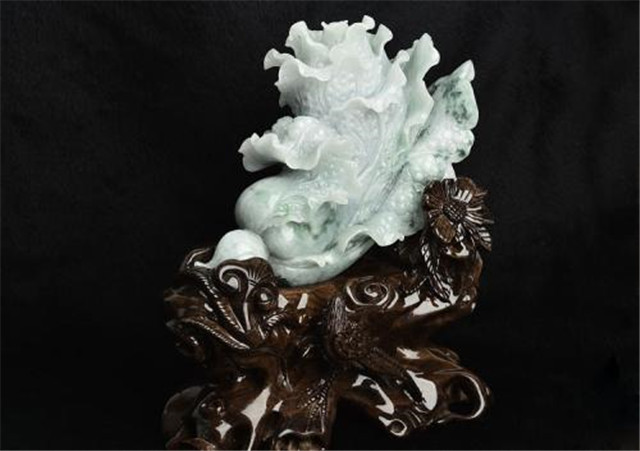 翡翠白菜摆件价格高吗?讲一讲它有什么寓意! 第1张