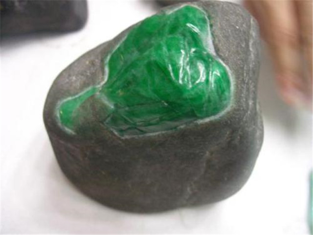 什么是翡翠的皮?全面认识翡翠原石皮壳!(图文) 第3张