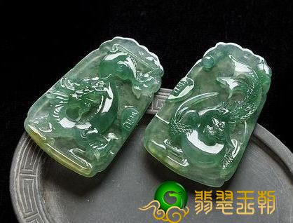 代表感情的龙凰融合翡翠牌 