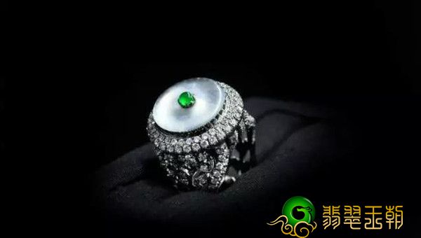 各年龄阶段的佩戴翡翠的寓意   第2张