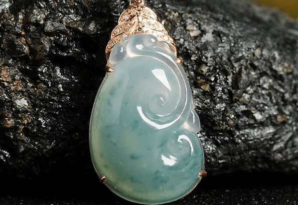 翡翠如意挂件一般尺寸多少？怎么保养翡翠如意才是正确的？   第1张