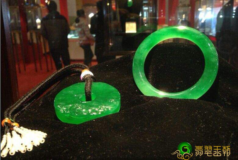 你见过这几类色调的翡翠吗？看过简直长见识。   第1张