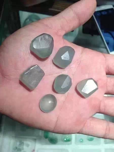 
                翡翠如美女，原来是这样出来的！
   第2张