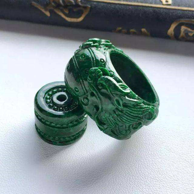 干青种翡翠价格是多少？带你全面认识它！   第2张