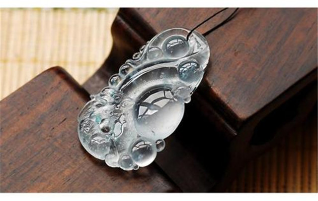 玻璃种翡翠手镯价格高吗？翡翠手镯保养小知识！(图文)   第3张