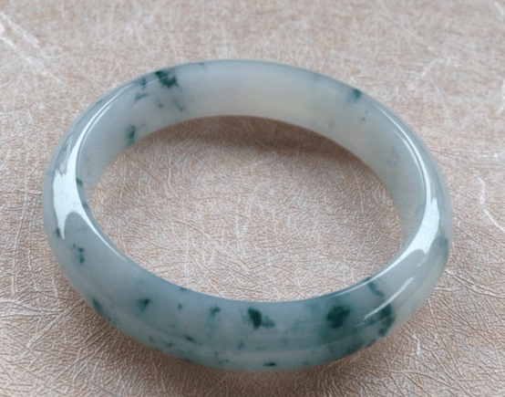 快来看这里！解锁最新的翡翠糯化种水手镯价格！   第2张