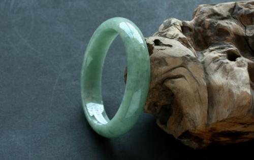 翡翠多少钱一克？关键几招让你看懂它！   第2张