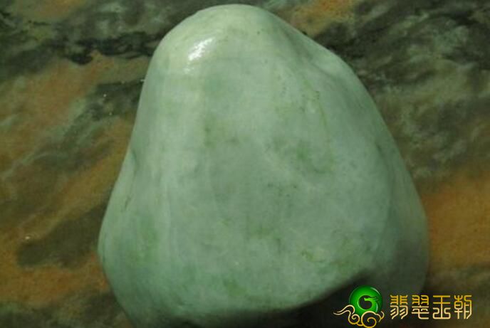 翡翠翡翠原石的皮壳有什么？皮壳的特点及假皮壳的评定方式   第1张