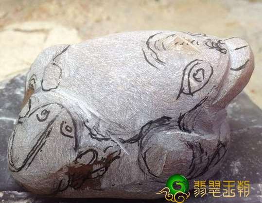 《母子金蟾》对你说顽石雕工艺品与不雕有什么不同   第3张