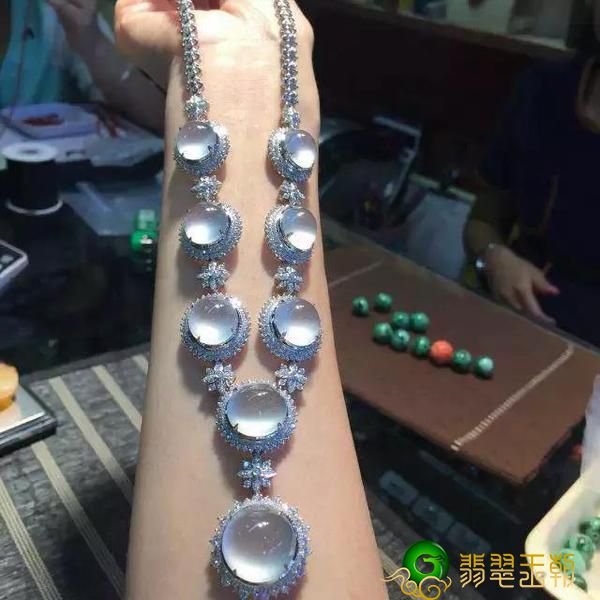 翡翠寓意：那么多人都喜欢翡翠，难道就仅仅是因为它好看吗？   第4张