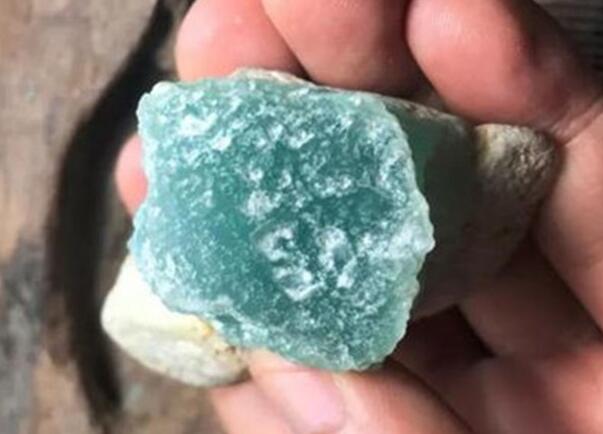 翡翠原石，有哪些不能信的小秘密？看完之后，我都震惊了   第3张