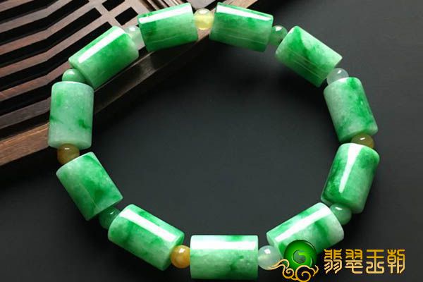 翡翠路路通的喻意有什么？不一样群体配戴还有不同喻意   第1张