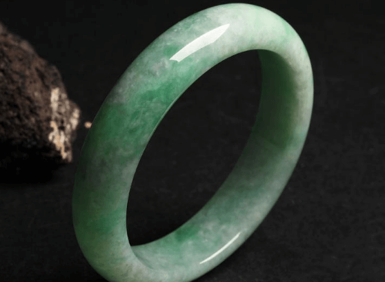 翡翠的翠性怎么看？关于翠性的几个误区你知道吗？(图文)   第2张