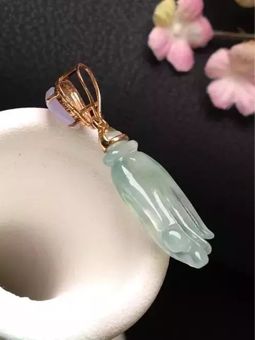 
                翡翠专业知识之“翡翠光泽”
   第1张