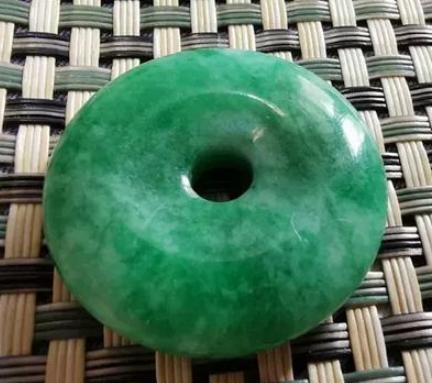 详解怎么鉴定翡翠ABC货方法   第1张