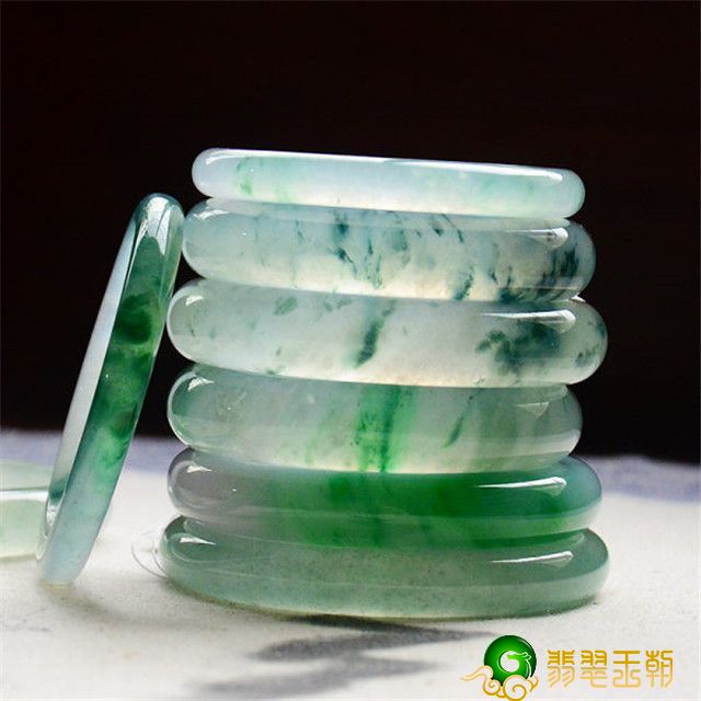 翡翠飘花价钱高吗？教你从这几层面看它！   第1张