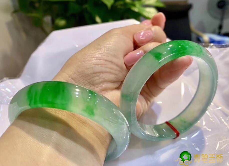 翡翠镯子的价钱到底是如何的？   第3张