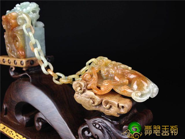 雕摆饰用哪种翡翠？翡翠摆饰的喻意原先有这么多！   第2张
