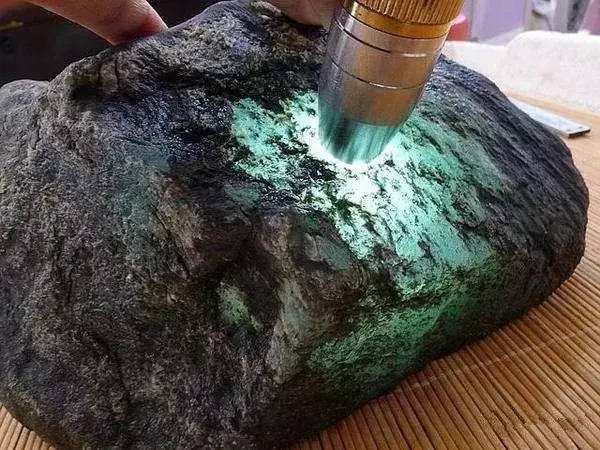 翡翠原石价值-翡翠加工工艺 