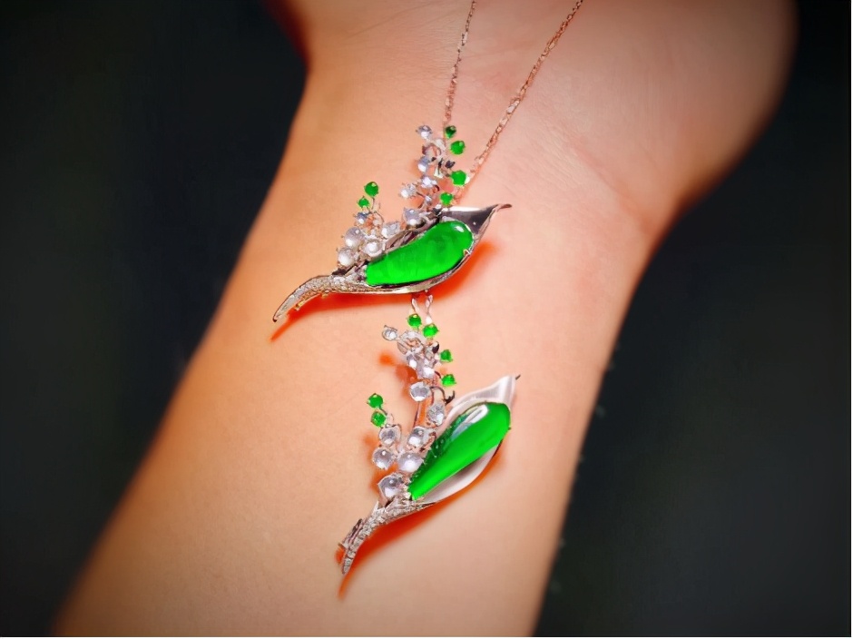 
                翡翠也分三六九等，顶级翡翠的三个标准，你都知道吗？
   第4张