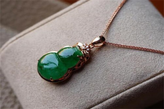 葫芦戴在左手还是右手,戴左手作用更大 第2张