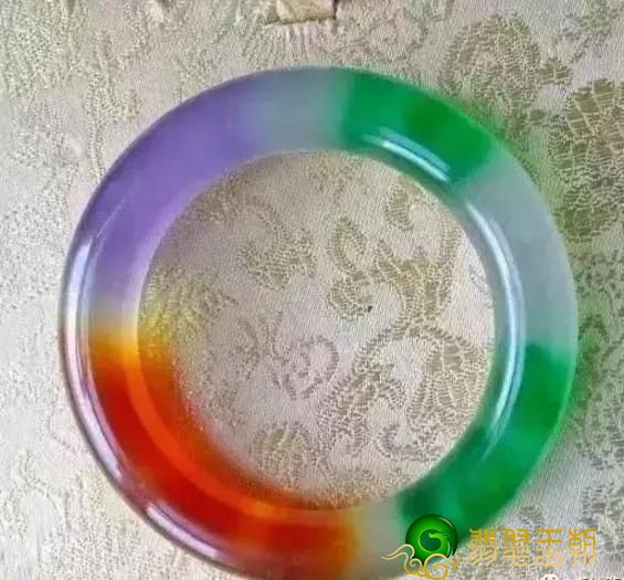 三色翡翠是啥？三色翡翠拥有 什么刻骨铭心喻意   第2张