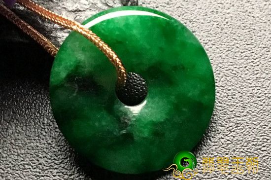 翡翠平安扣怎么开光，翡翠平安扣开关的方式   第2张