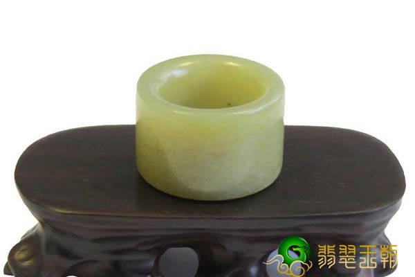翡翠指环的由来和寓意，不仅只是定情信物   第1张