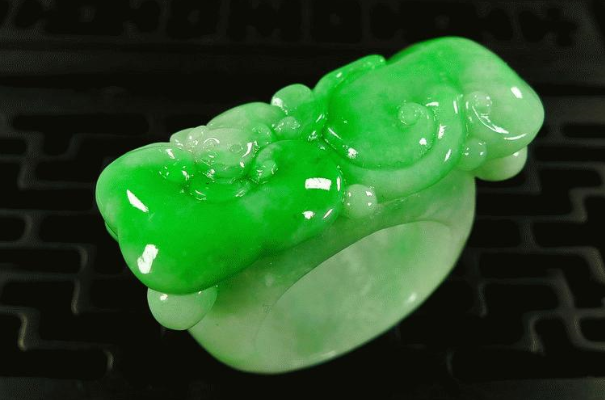 男士戴翡翠戒指哪个手指好?这些讲究你知道吗?(图文) 第4张