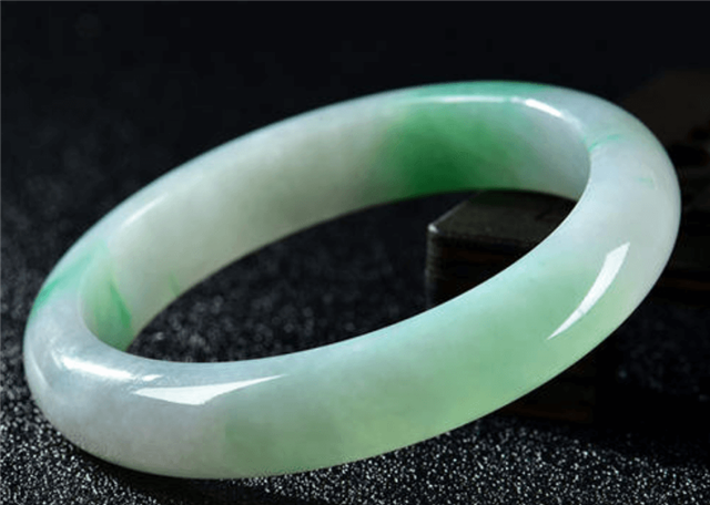 什么样的翡翠品质最好？优质的种水色和做工缺一不可   第3张