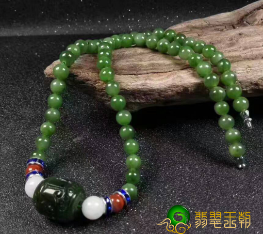 新疆和田玉颈链如何搭配较为适合？新疆和田玉颈链如何搭配较为漂亮？ 