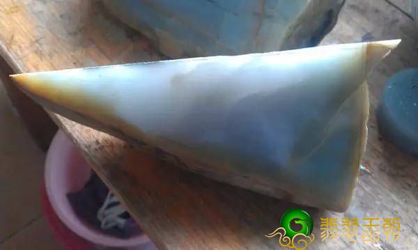 翡翠赌石明明已经涨了，这个步骤却让我的手镯出了裂。   第5张