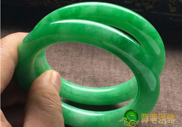 糯种翡翠镯子的使用价值不高？那是由于你要不了解它！   第3张