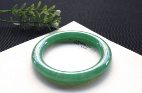 想要买满绿翡翠吗？糯冰种满绿翡翠值钱吗？   第4张