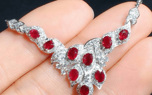 
                翡翠和红宝石的区别是什么？它们的价值受什么影响？
   第2张