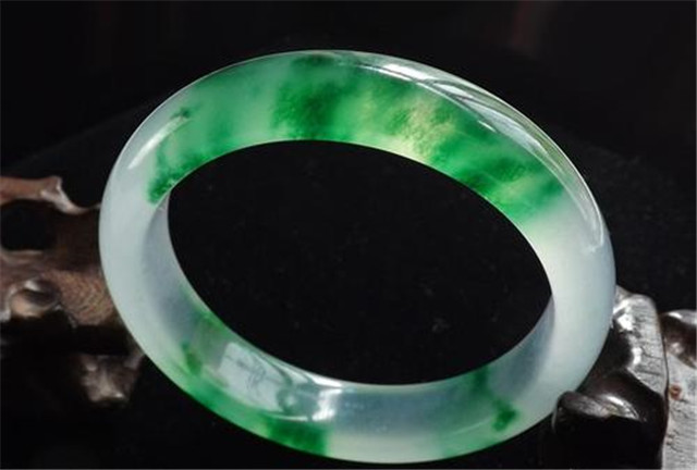 什么是翡翠的底？本文为你答疑解惑！(图文)   第1张