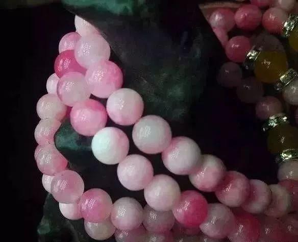 这种石头看起来很像“翡翠”，其实不值钱   第5张