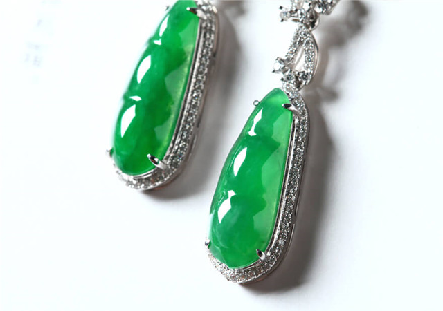 翡翠起胶感是什么意思？原来它的价值这么高！   第3张