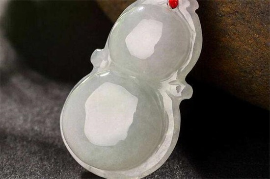 女生葫芦戴在哪一只手，女戴葫芦的好处   第2张