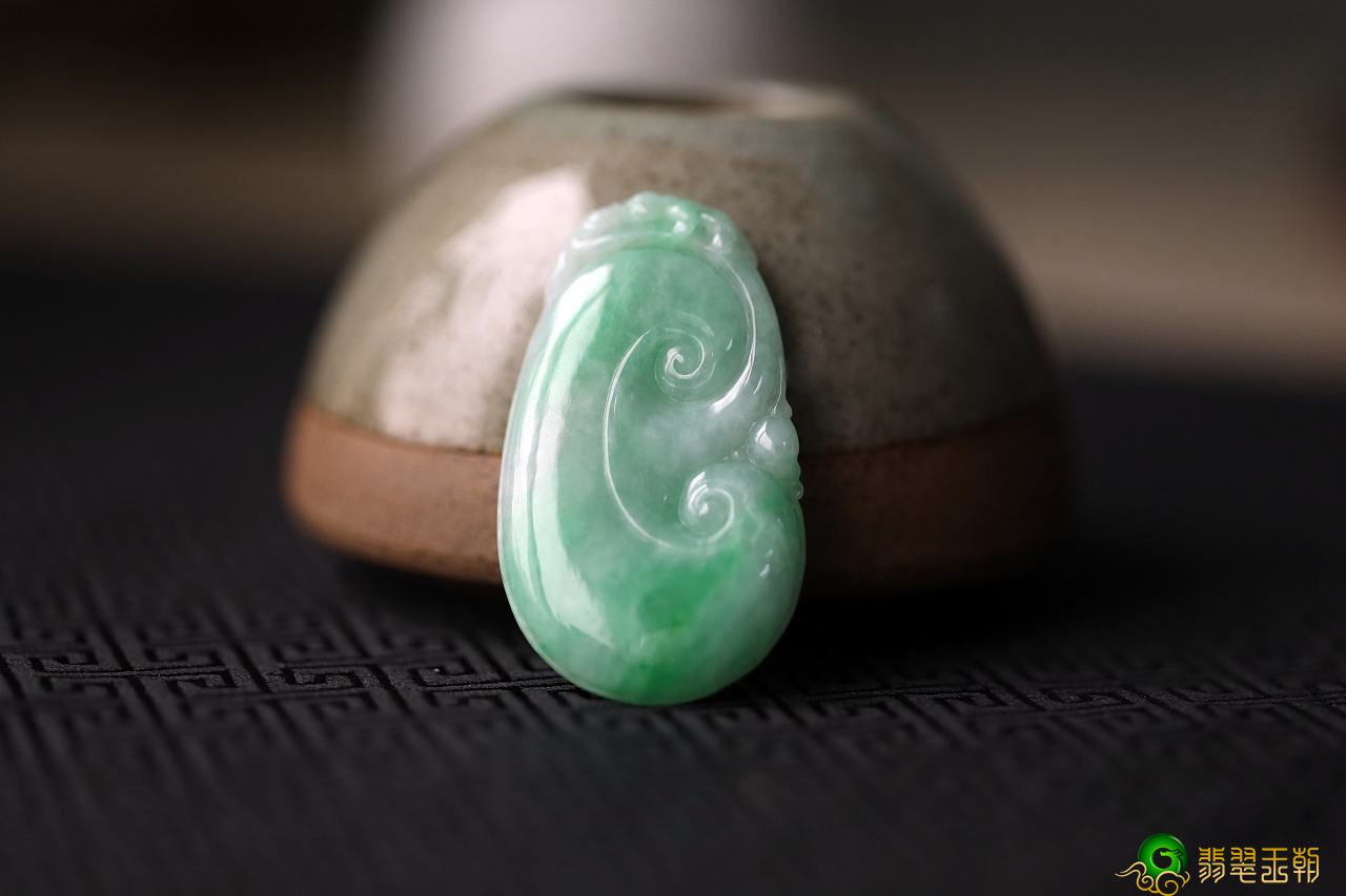 翡翠真的是因为“稀有”而价格高的吗？来看看是什么决定了翡翠的价格。   第1张